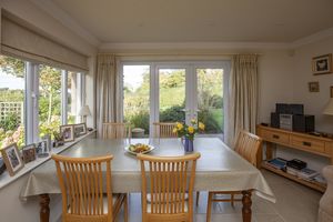 6 Deweys Place_Dining Room- click for photo gallery